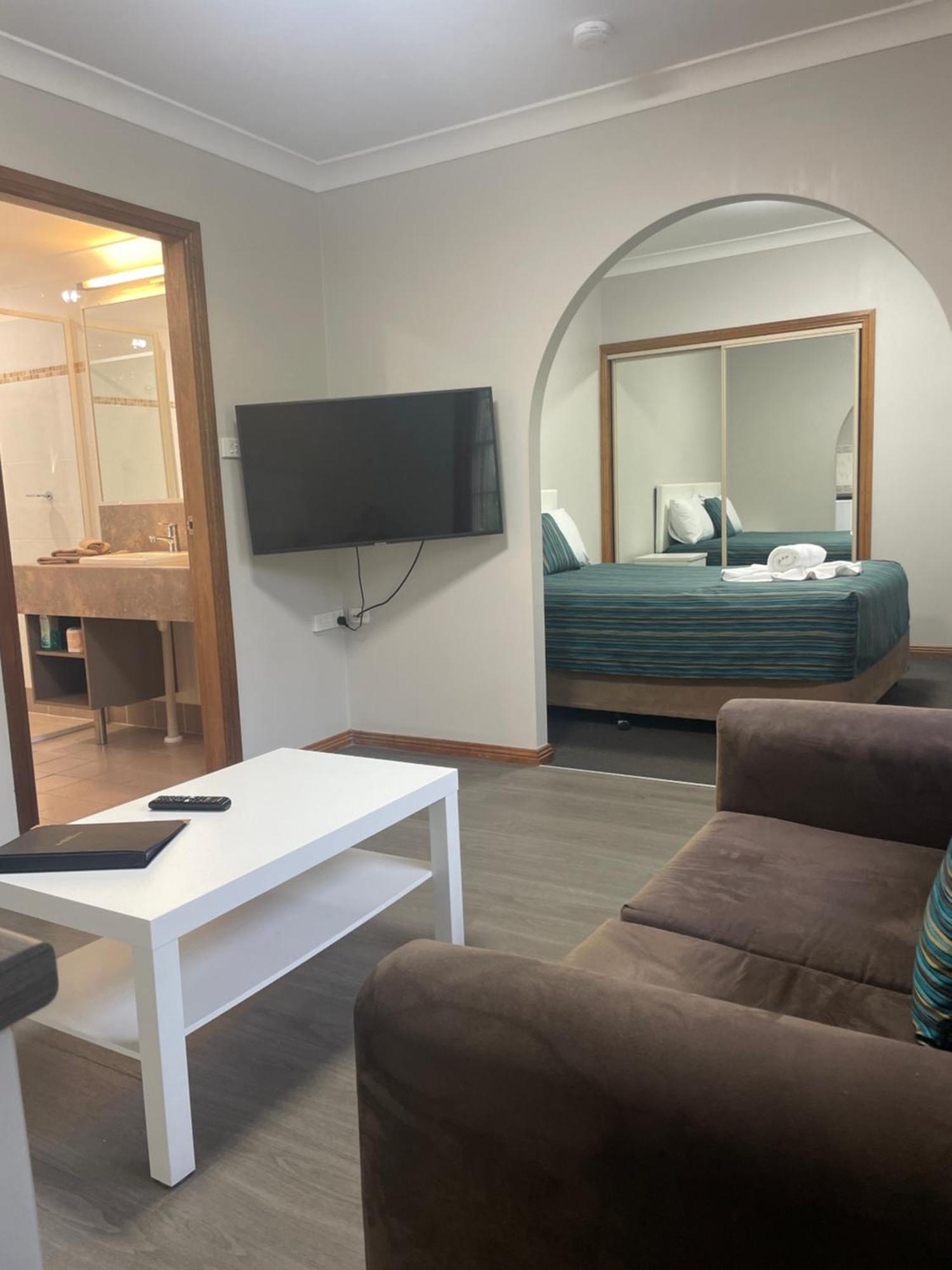 Oasis Inn Ulladulla - Welcoming Guests 18 Years And Older Екстериор снимка